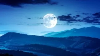 هل القمر الأزرق ظاهرة حقيقية؟ صورة تحاكي الظاهرة التي تملك هذا الاسم