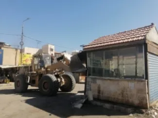 ازالة اكشاك في «المجمع القديم» بالزرقاء  -  ارشيف