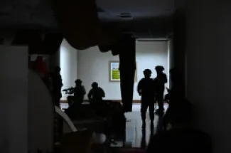 جنود فلبينيون يتمركزون داخل مجلس الشيوخ