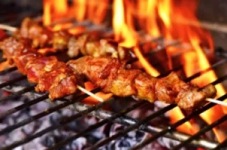 طرق الطهي الجاف مثل الشوي تمنح الطعام قواما مميزا لكنها قد تزيد من فقدان بعض العناصر الغذائية