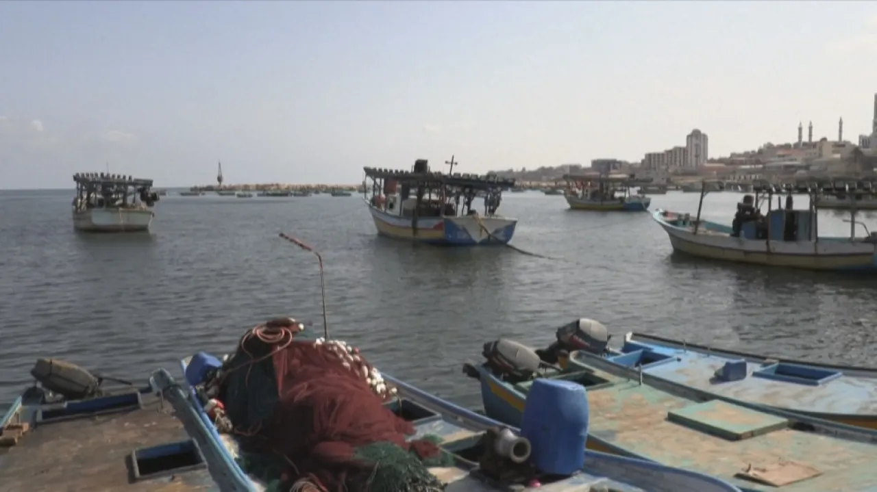 استشهاد صياد برصاص الاحتلال في بحر دير البلح 