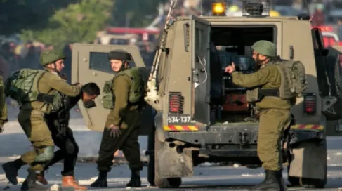 الاحتلال يشن حملة اعتقالات في الضفة ويعتقل 30 فلسطينيا