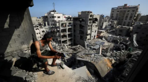 إصابة 10 فلسطينيين في قصف إسرائيلي على مخيم الشاطئ في قطاع غزة