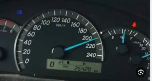 ضبط مركبة تسير بسرعة 201 كم/ساعة على طريق الأزرق