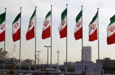 إيران تطالب واشنطن بالإفراج الفوري عن نصف أصولها المجمدة فور توقيع أي مذكرة تفاهم