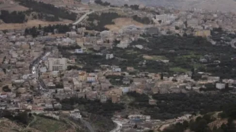 تركيب أجهزة تتبع إلكتروني على مركبات نقل السماد العضوي في الطفيلة