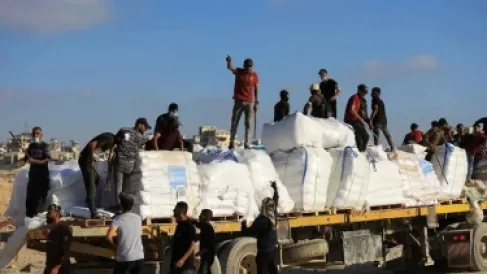 الاحتلال يوقف دخول المساعدات إلى غزة حتى إشعار آخر