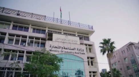الصناعة والتجارة: المنتجات التي تتقدم للمشتريات الحكومية تخضع لمعايير الجودة