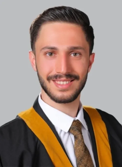 الدكتور أحمد فايز علي الطراونة.. مبارك تخرجك بتخصص الطب البشري من الجامعة الأردنية بدرجة امتياز