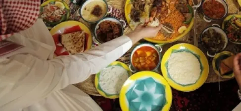 ماذا يأكل السعوديون؟ دراسة سعودية تربط الغذاء بالأمراض المزمنة