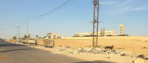العجب العجاب.. شارع حيوي يخدم أكاديميةً ملكيةً مرموقةً، فكيف تُرك بهذا الوضع المعيب؟