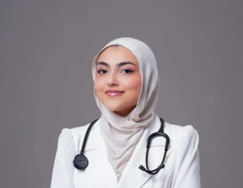 الدكتورة مايا الدويكات... حين يزهر الحلم طبيبةً