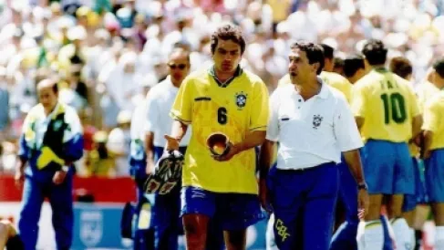 وضع المدرب الشهير كارلوس ألبرتو على جهاز التنفس الصناعي