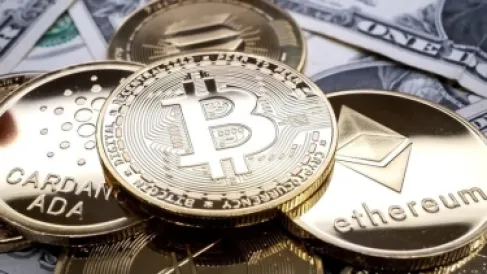 بيتكوين تواصل تراجعها وتتجه صوب مستوى 60 ألف دولار