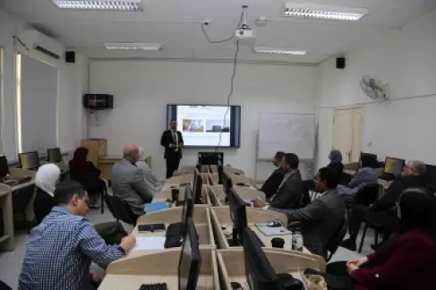 جامعة الزيتونة الأردنية تختتم ورشة (أساسيات تحليل البيانات) لأعضاء هيئة التدريس