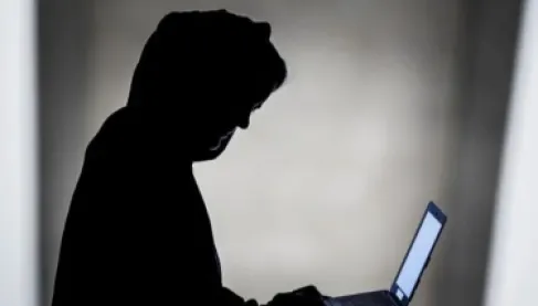 اتهامات بابتزاز قاصرات أمريكيات تقود طالبًا مصريًا للجنايات