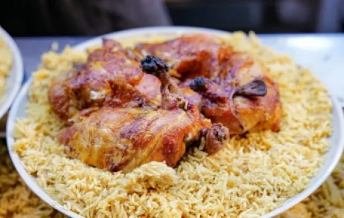 ماذا يفعل تناول الدجاج والأرز يومياً بعملية الأيض؟