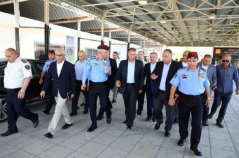 هذا ما قاله الفراية عن أزمات جسر الملك حسين