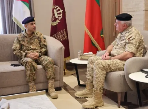 الحنيطي يستقبل قائد مجموعة الطائرات المسيرة الباكستانية