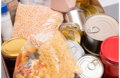 البحرين.. 3 سنوات حبس وغرامة 10 آلاف دينار لمتهمين بحيازة وتداول سلع غذائية منتهية الصلاحية