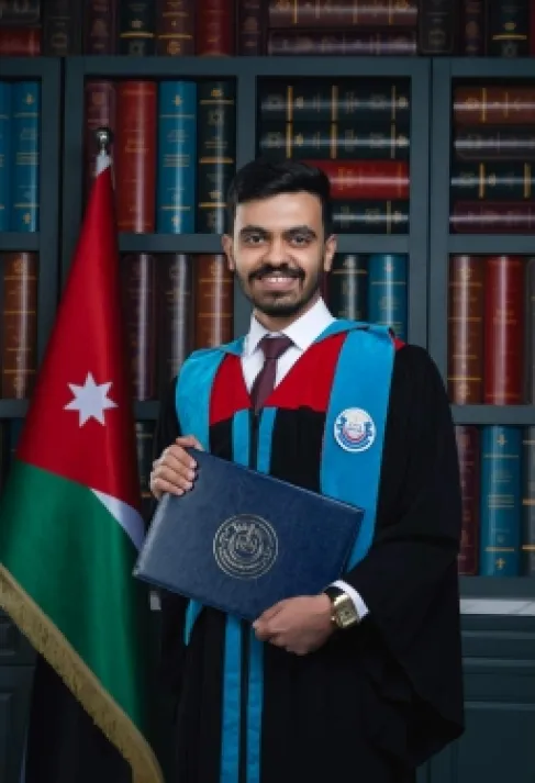 المشاقبه يهنئ بمناسبة تخرج الدكتور منور الحديد