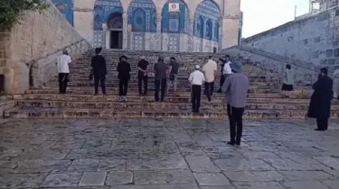 مستوطنون يقتحمون الأقصى ويؤدون طقوسا أمام قبة الصخرة والاحتلال يداهم نابلس