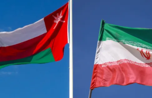 عُمان وإيران تؤكدان التزامهما بالعبور الآمن لمضيق هرمز