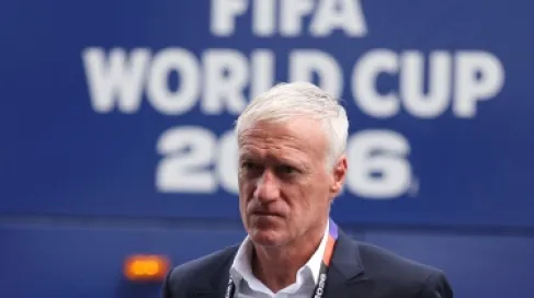 ديشان يغادر معسكر منتخب فرنسا بسبب وفاة والدته