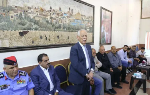 العيسوي ينقل تعازي الملك وولي العهد بوفاة زيد الدماسي ويزور مصابًا بحادثة المدرج الروماني