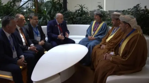 القاضي يلتقي رؤساء وممثلي برلمانات عُمان والعراق والإمارات