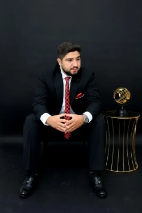 الشاب الخلوق يزن.. مبارك تخرجك من الجامعة الأردنية بتخصص الذكاء الاصطناعي