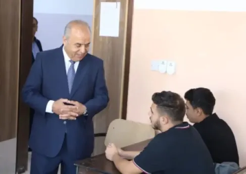 وزير التربية يتفقد غرفة العمليات الخاصة بامتحان التوجيهي في إدارة الامتحانات