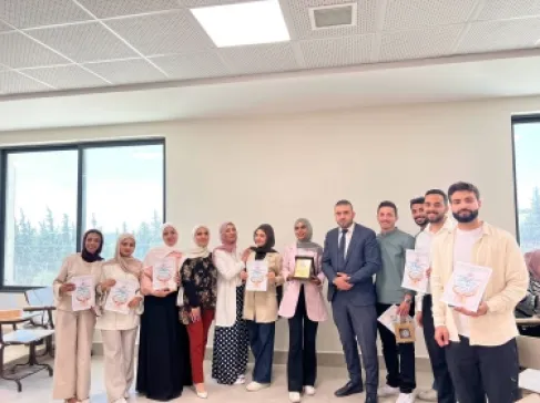 كلية التمريض في جامعة الزيتونة الأردنية تكرّم الطلبة المتميزين في الأنشطة اللامنهجية