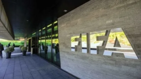 (فيفا) يعيد روسيا إلى المنافسات الدولية