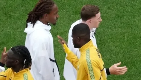 لاعب إنجلترا يفسر تجاهله مصافحة توماس بارتي في كأس العالم
