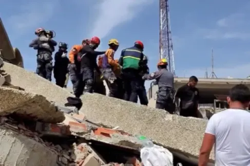 زلزالا فنزويلا.. 920 قتيلا و50 ألف مفقود وصور جوية تكشف أهوال الكارثة
