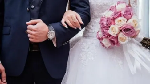 أخفى وفاة زوجته حتى اكتمل زفاف نجليه.. قصة أب أردني أبكت القلوب