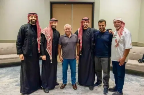 الملك يستقبل شباب (غماس بلدي) تقديراً لجهودهم