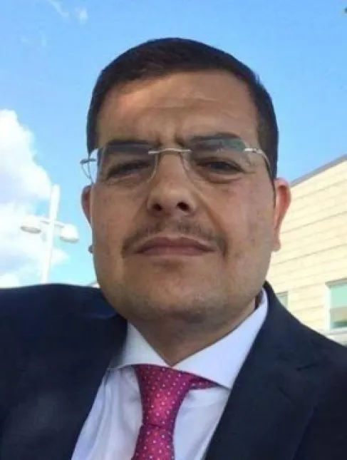 من يُربي أبناءنا؟ الأسرة... أم المنصات... أم الخوارزميات؟