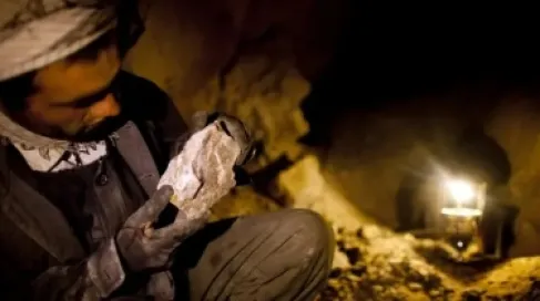 سنوات قبل نفاد الذهب من باطن الأرض.. كيف سيتصرف العالم؟
