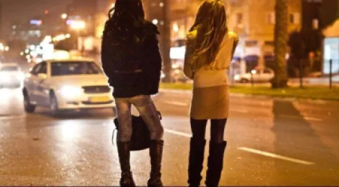 الأردن :فتاة تسرق نزيل فندق بعد علاقة جنسية عابرة