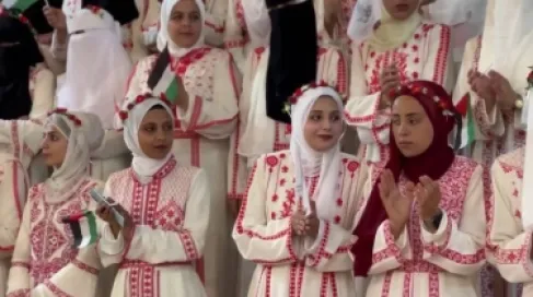 150 عريسا وعروسا.. أول زفاف جماعي منذ بداية الحرب شمال غزة