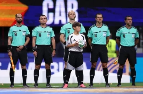 طاقم تحكيم أردني يدير مواجهة إنجلترا والكونعو بكأس العالم