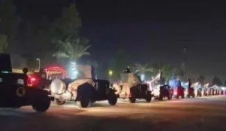 صورة متداولة تظهر عجلات «همفي» عراقية عند أحد مداخل المنطقة الخضراء فجر يوم 28 يونيو 2026