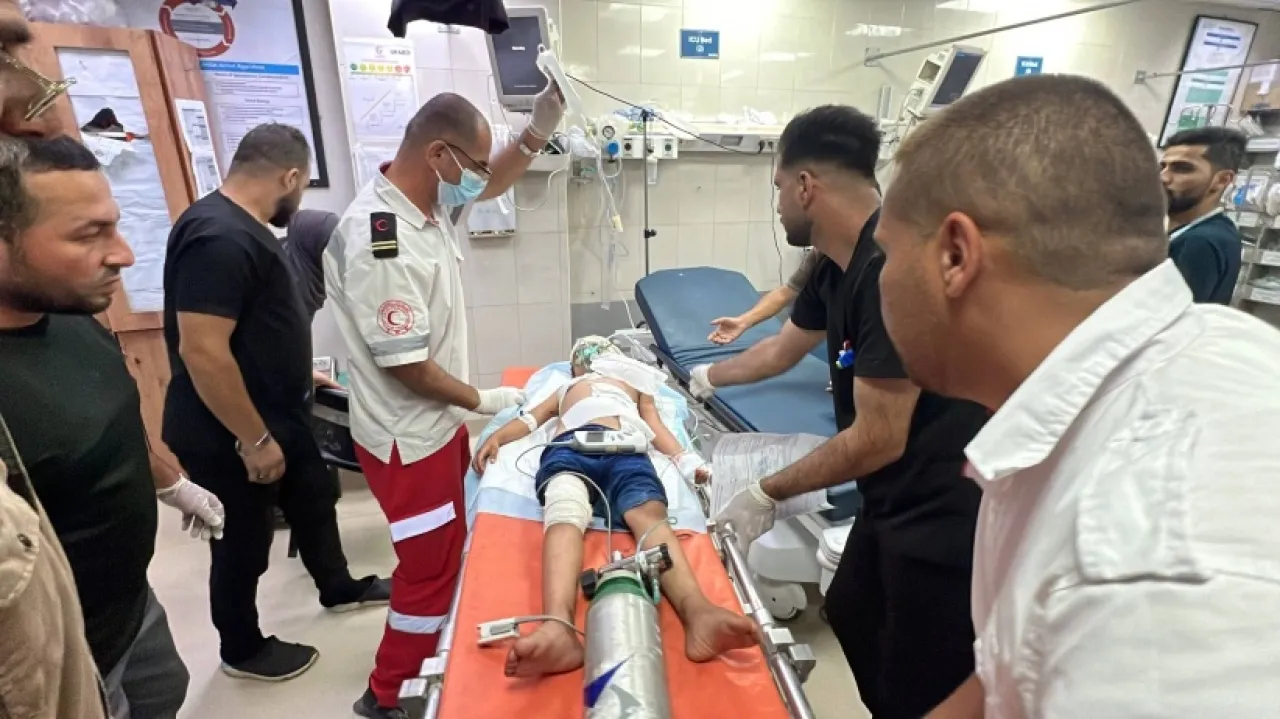 غزة: الاحتلال ينسف منازل شرق خان يونس وقصف مدفعي على طول الخط الأصفر #عاجل 