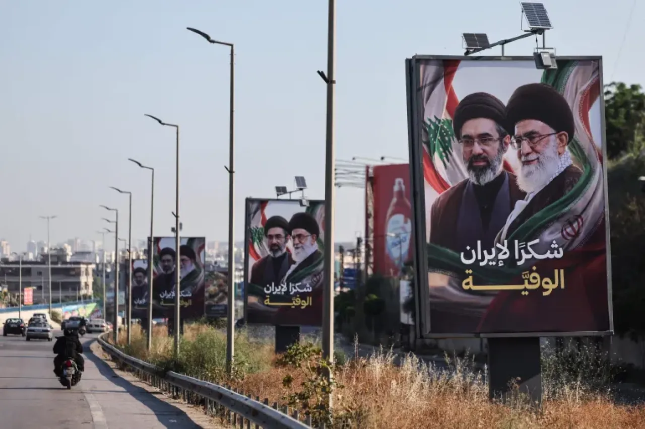 عقوبات أمريكية جديدة على إيران تشمل مموِّلا رئيسيا للمرشد 