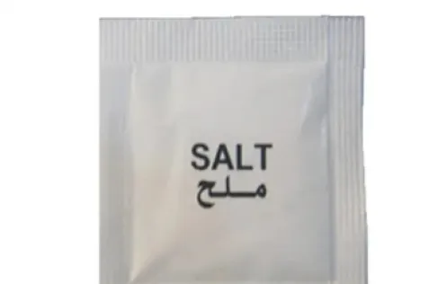 مرض نادر يجبر فتاة على حمل الملح معها دائما