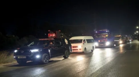 الجيش يسيّر قافلة مساعدات إلى المستشفى الميداني الأردني نابلس/11