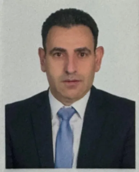 محمود الطيب وعائلته يهنئون الدكتور أكثم بطارسة بمناسبة نيله الدكتوراه