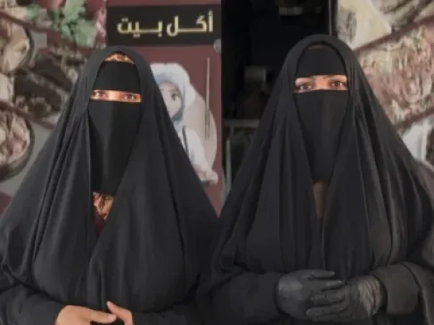 مطعم الضرتين في النجف العراقية.. شراكة استثنائية في لقمة العيش